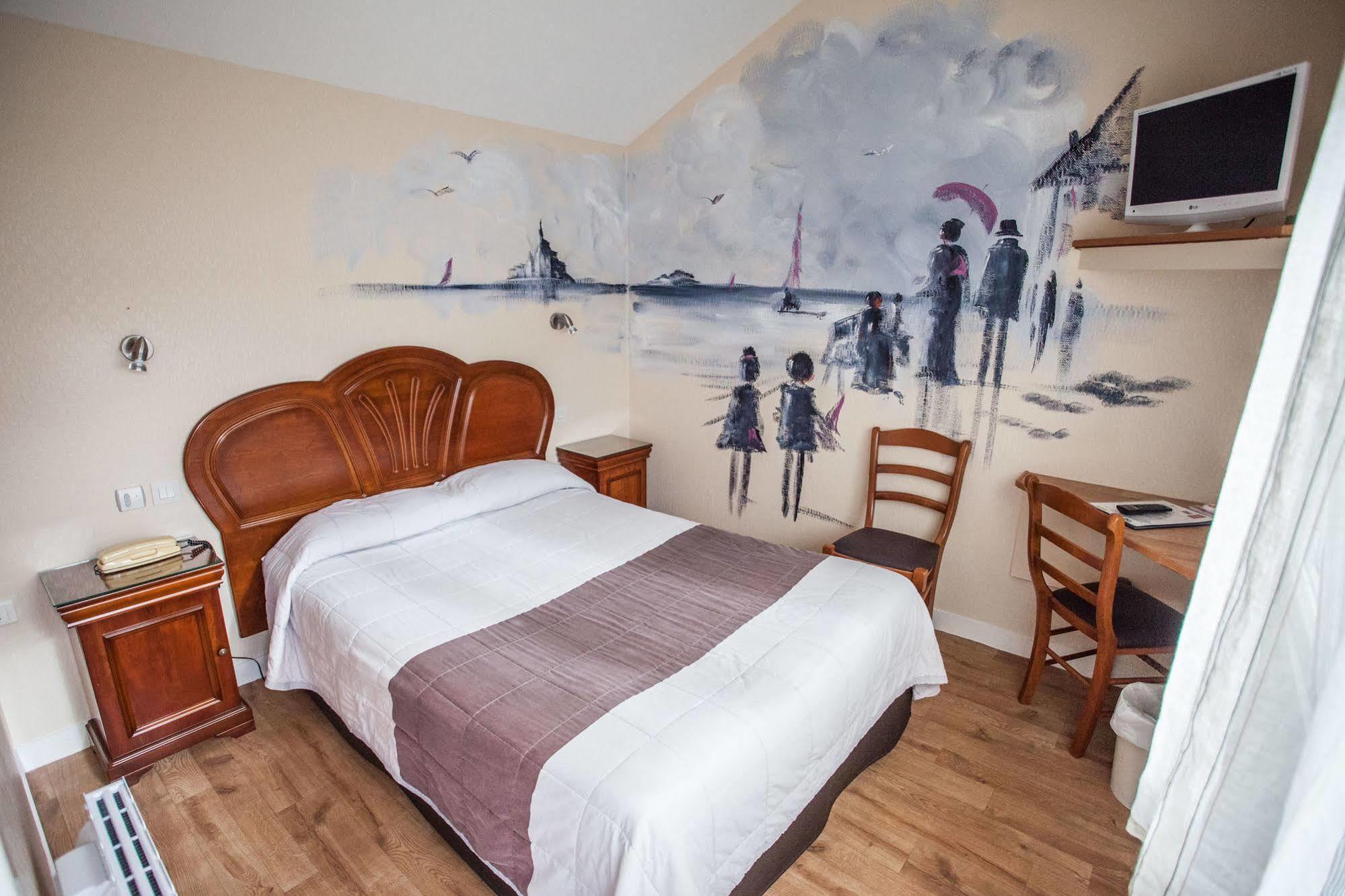 Hotel Restaurant Les 13 Assiettes Le Val-Saint-Père Kültér fotó