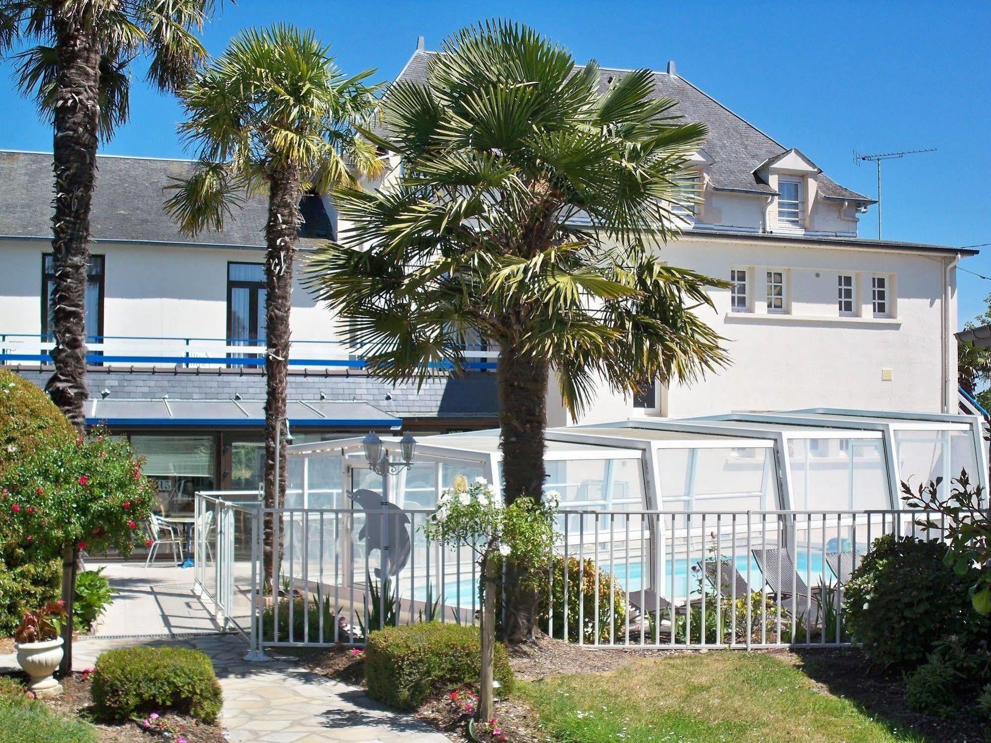 Hotel Restaurant Les 13 Assiettes Le Val-Saint-Père Kültér fotó