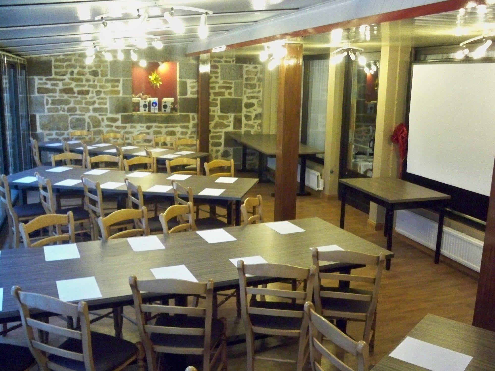 Hotel Restaurant Les 13 Assiettes Le Val-Saint-Père Kültér fotó
